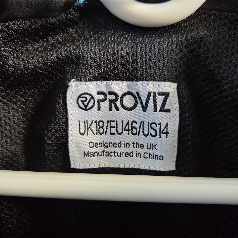 Proviz CRS Women's Fully Reflective & Enhanced Waterproof Cycling Jacket - Picture 3 of 3